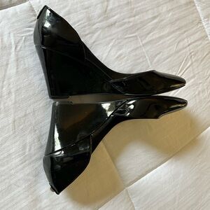 Nine West black patent classic wedge